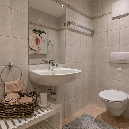 בית הארחה Restaurant Gaestehaus Wiesenheim אודרנס