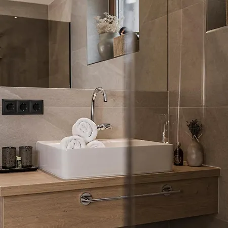 בית הארחה Restaurant Gaestehaus Wiesenheim 2*