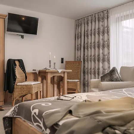 Pensjonat Restaurant Gaestehaus Wiesenheim Uderns