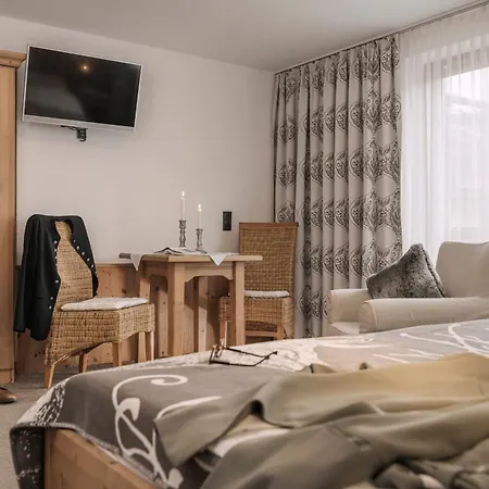 Bed & Breakfast Gaestehaus Restaurant Wiesenheim Uderns