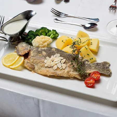 לינה וארוחת בוקר Gaestehaus Restaurant Wiesenheim