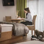 Restaurant Gaestehaus Wiesenheim Pensjonat Uderns