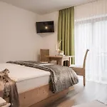 Pensjonat Restaurant Gaestehaus Wiesenheim 2*