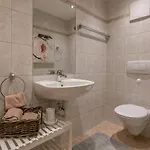 Πανσιόν Restaurant Gaestehaus Wiesenheim Uderns