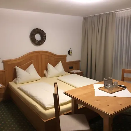Gaestehaus Restaurant Wiesenheim B&B 유던스